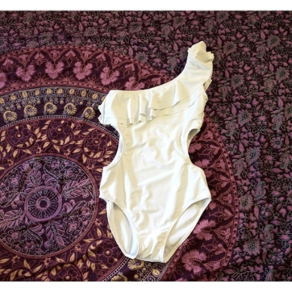 HEAT WAVE SALE!White Ruffle One Shoulder Swimsuit With Cut-outs, sz Medium/Large - Picture 13 of 14
